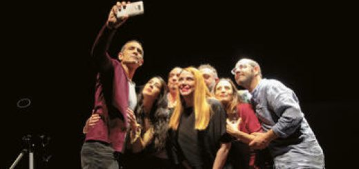תיאטרון הבימה - זרים מושלמים בישראל